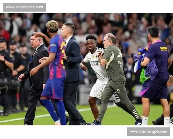 国家德比 2-1!14 亿皇马三球被吹逆转 神锋 10 轮 11 球封神 国家德比 2-1!14 亿皇马三球被吹逆转 神锋 10 轮 11 球封神