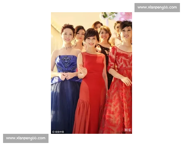 李娜旗袍坐镇晚宴，卡琳斯卡娅美出圈！香港网赛星光浓